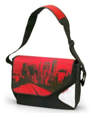 Soyntec Lapmotion 200 16.4 Inch Messenger Bag For Laptops - Red box art